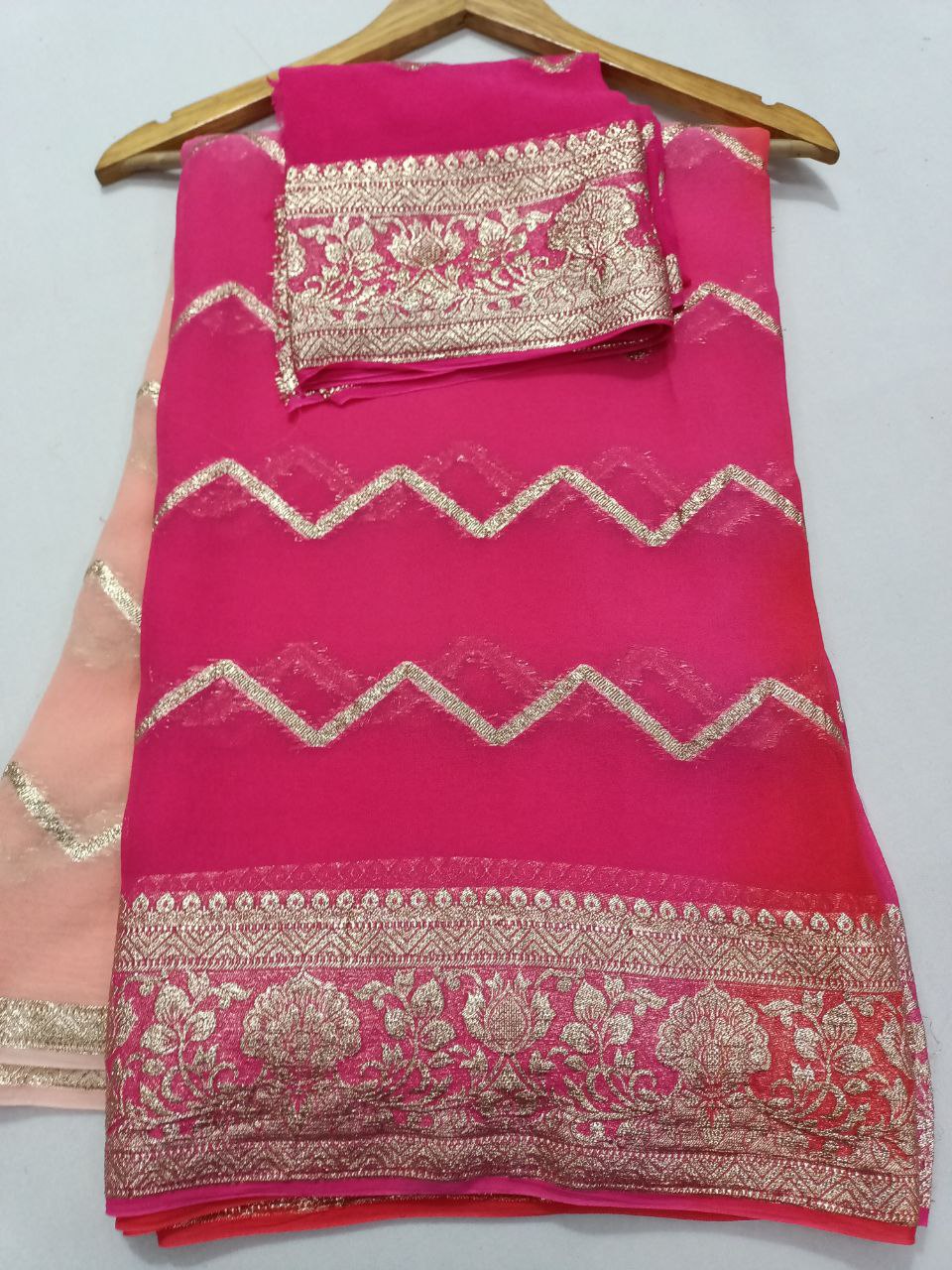 Pure Georgette Zigzag Banarasi Zari Weaving Saree with Zari Border