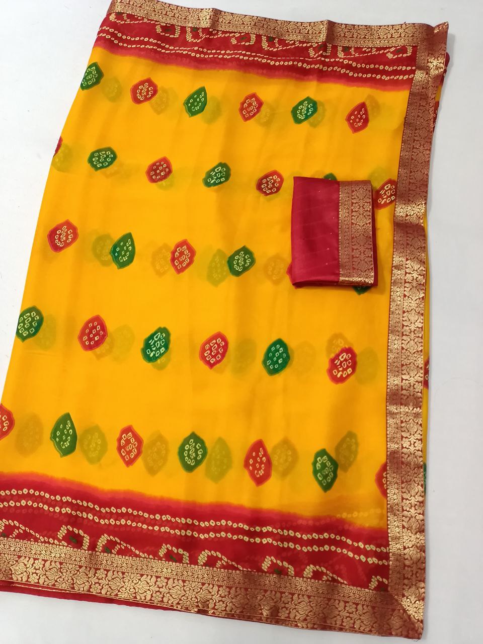 Georgette Bandhani Piliya Saree with Banarasi Weaving Border – Ethnic Elegance for Festive Occasions