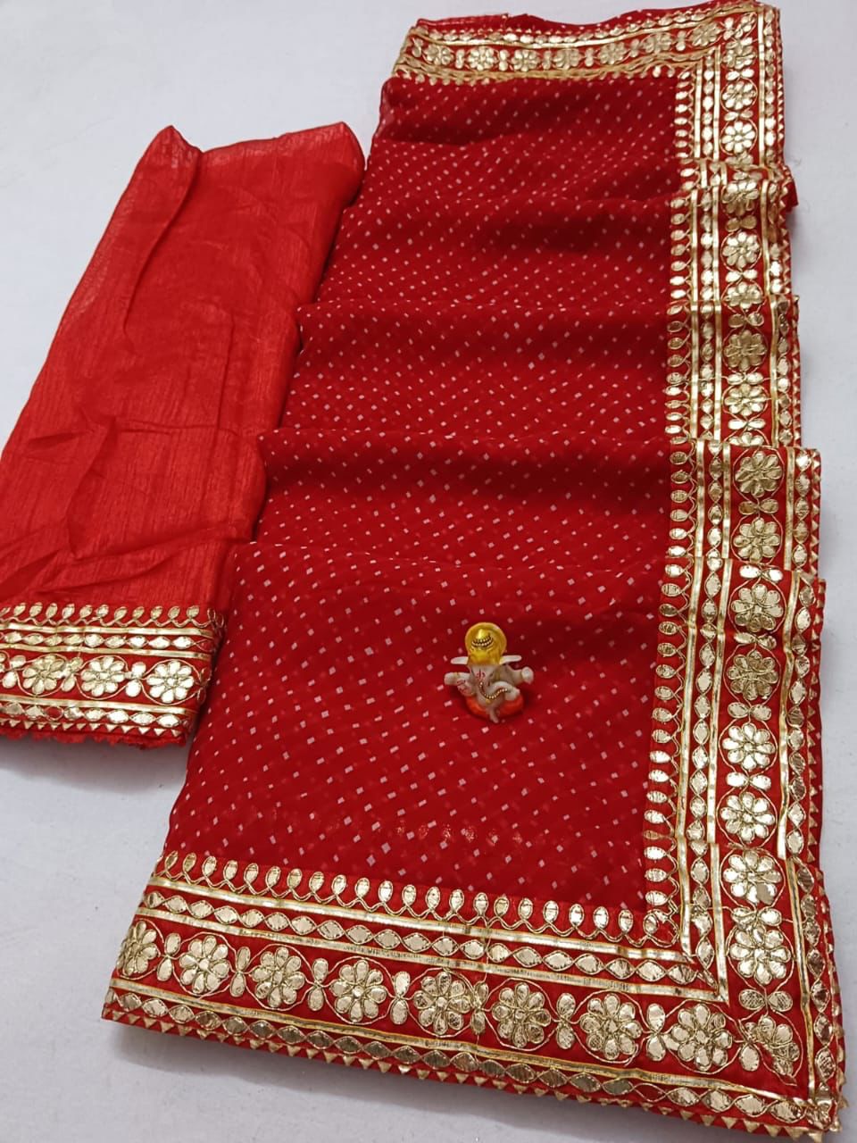 Elegant Pure Georgette Saree with Beautiful Mothra Design & Gotta Heavy Border - KANHASAREE