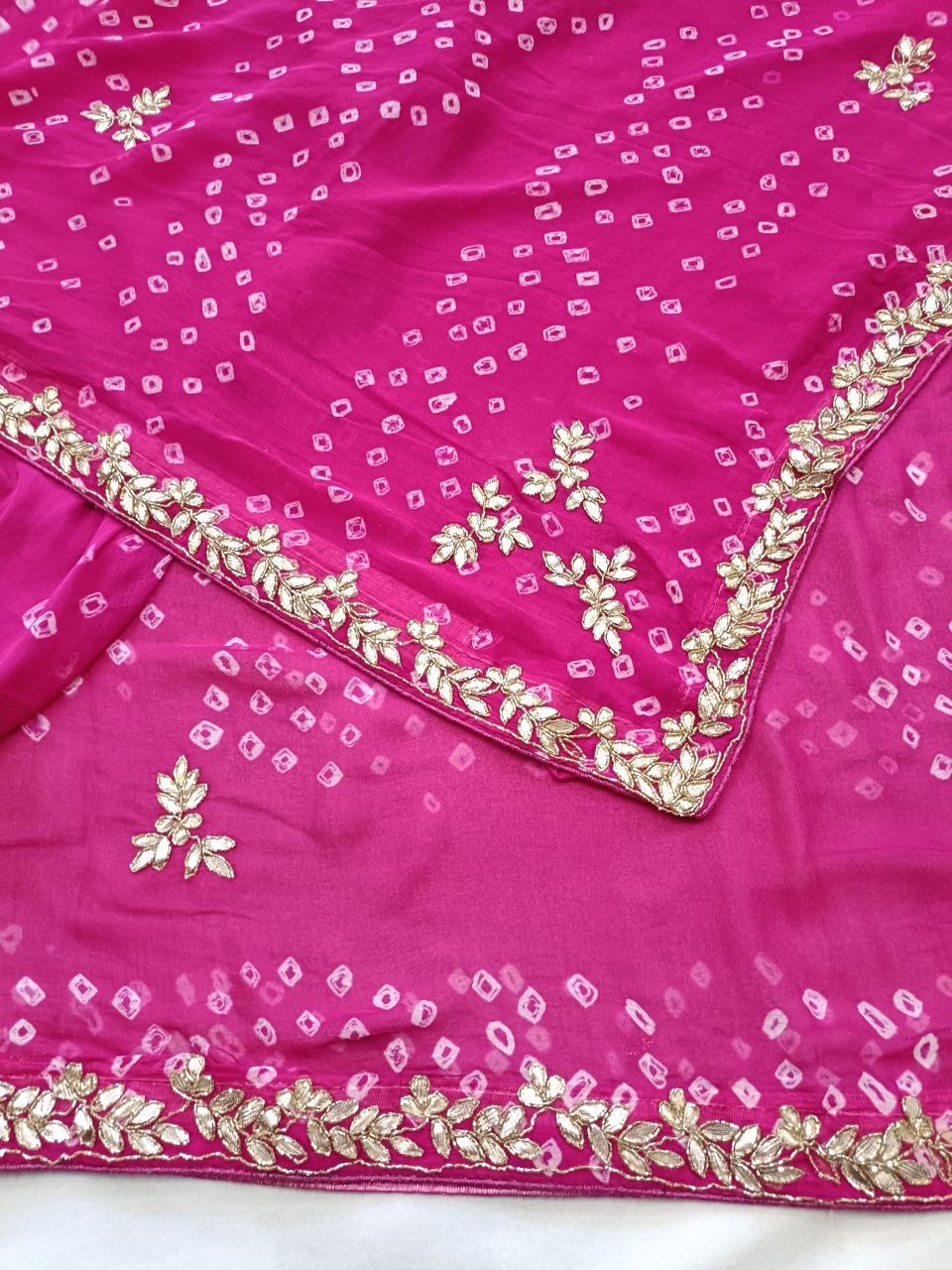 Chiffon Bandhani Saree with Kardhana & Gota Handwork – Tie-Dye Traditional Saree