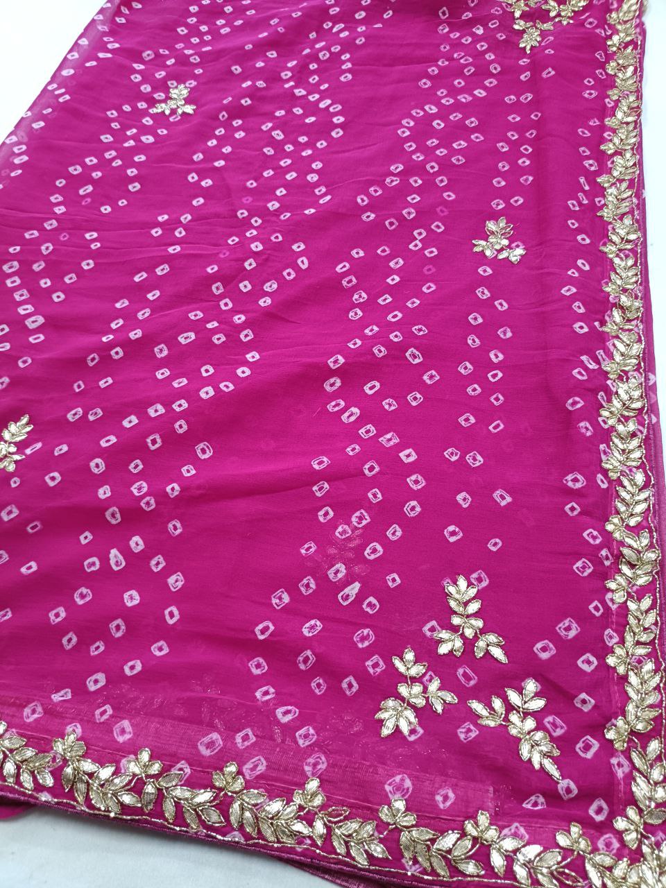 Chiffon Bandhani Saree with Kardhana & Gota Handwork – Tie-Dye Traditional Saree