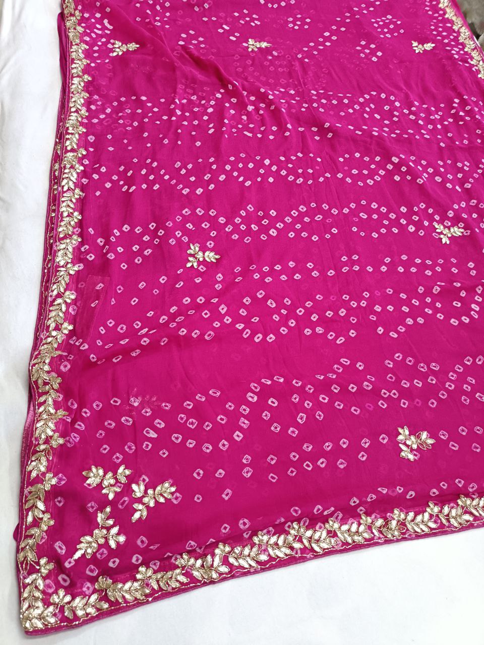 Chiffon Bandhani Saree with Kardhana & Gota Handwork – Tie-Dye Traditional Saree