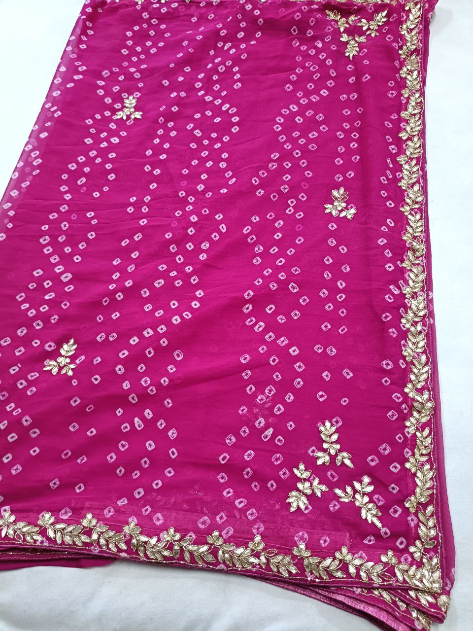 Chiffon Bandhani Saree with Kardhana & Gota Handwork – Tie-Dye Traditional Saree