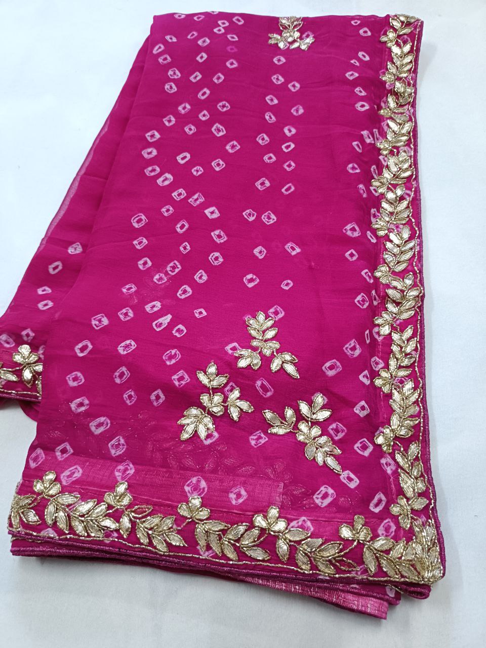 Chiffon Bandhani Saree with Kardhana & Gota Handwork – Tie-Dye Traditional Saree