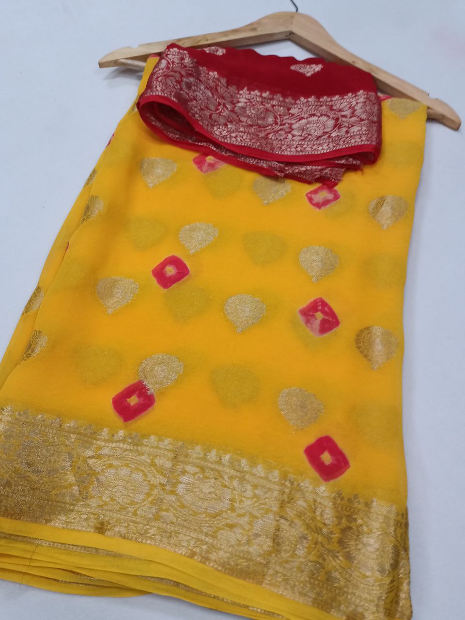 Georgette Zari Buti Saree with Hand-Dyed Bandhani & Contrast Red Zari Buti Blouse